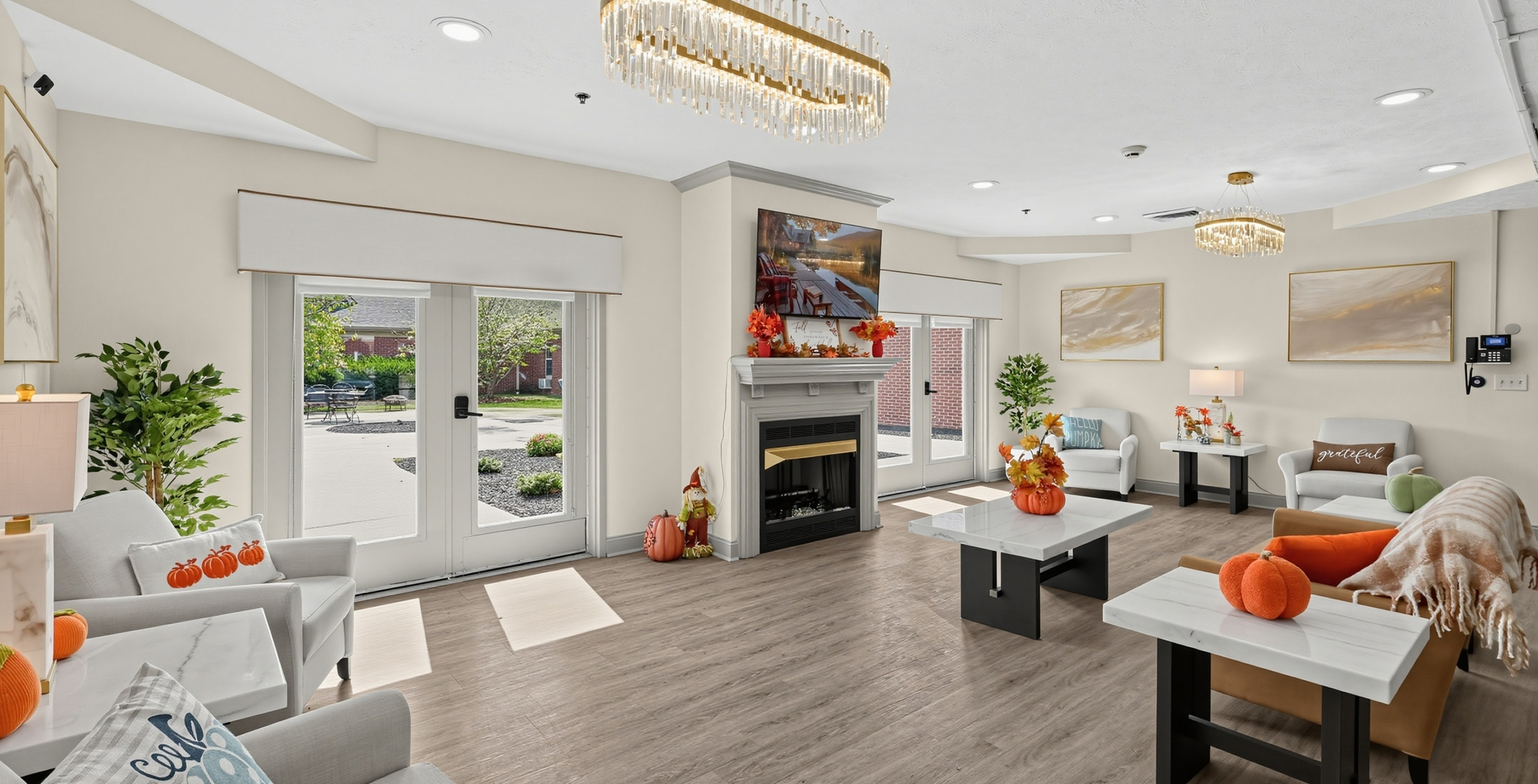 16_1108_Regency_Way-Living_room-3413 2